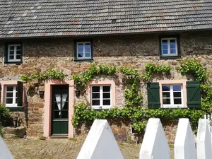 Eingang Altes Steinhaus mit Innenhof