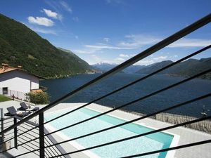 Treppe führend nach dem Pool