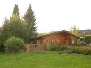 Aussenansicht und Garten - Ferienhaus Pöttgen