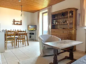 Wohnraum mit offener Küche