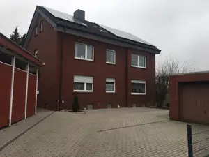 Außenansicht und Zufahrt zum Haus Außenansicht und Zufahrt zum Haus