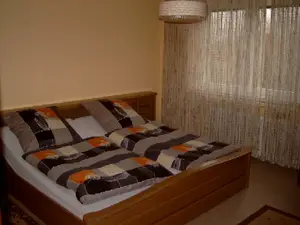Schlafzimmer mit Doppelbett Schlafzimmer mit Doppelbett