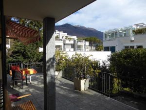 Terrasse mit Garten- und Bergsicht