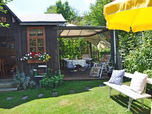 Landhaus Bruckner - Gartenhaus und Terrasse