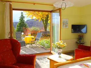 Wohn-Schlafraum mit direkten Zugang zum Garten