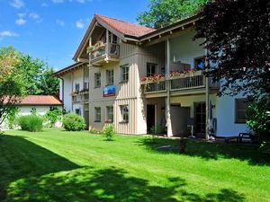 Ferienwohnungen Wendelstein_Ansicht Vorderseite Garten