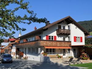 Haus am Brunnen: Sommeransicht