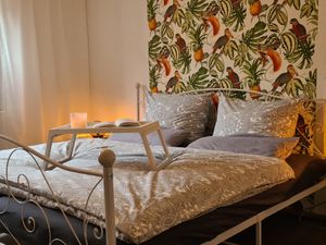Ferienwohnung bei der Linde - Schlafzimmer mit Doppelbett 2