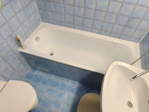 Badezimmer Badewanne Dusche WC