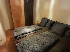 Schlafzimmer mit Schrank