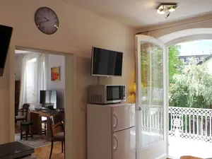 Wohnzimmer mit Südbalkon