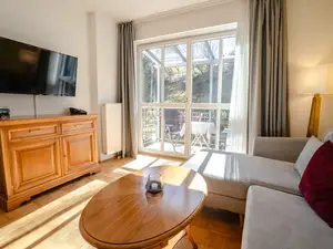 Wohnzimmer mit Blick ins Grüne