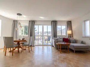 Wohnzimmer mit Essecke