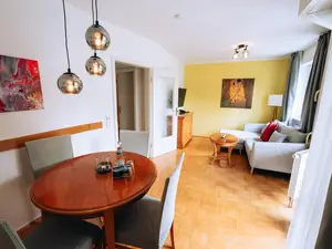 Wohnzimmer mit Essecke