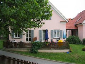 Außenansicht des Gebäudes. Ihr Apartment mit den Schirmen