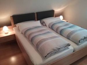 Schlafzimmer mit neuen Betten