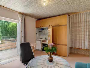 Photo, INSIDE, OUTSIDE