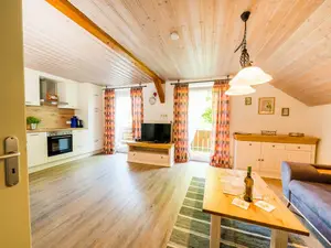 Wohnküche mit Ostbalkon