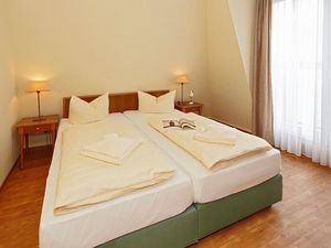 Schlafzimmer mit Doppelbett