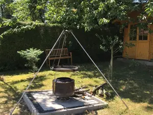Grillplatz mit Gartenhütte