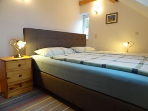 Schlafzimmer mit Springboxbett (180x220)