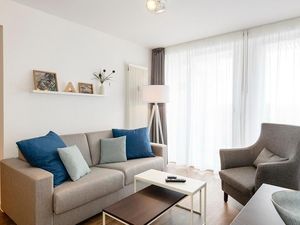 Wohn/Essbereich mit Sessel und Couch
