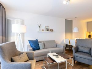 Wohn/Essbereich mit Sesseln und Couch