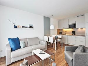 Wohnbereich mit Küchenzeile, Esstisch und Sitzgelegenheit