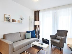 Wohn/Essbereich mit Couch und Sessel