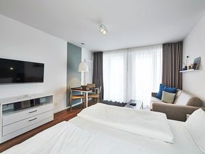 Wohn-/Schlafbereich mit Flatscreen-TV