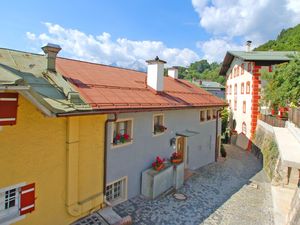 Unser Haus - Rückansicht mit Eingangsbereich.