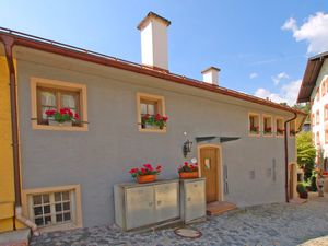 Unser Haus - Rückansicht mit Eingangsbereich.