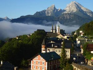 Hausansicht mit Watzmann