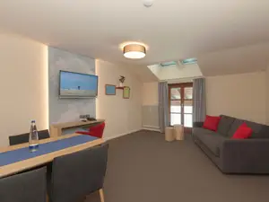 Dachappartement mit separatem Schlafzimmer - Wohnzimmer
