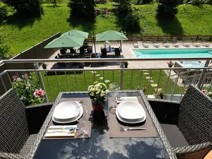 Watzmann Balkon mit Zugang zum Pool