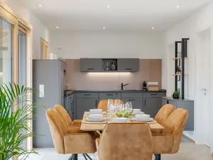 Willkommen an unserem hellen und stilvollen Essplatz für 6 Personen.