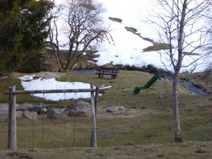 Blick vom Balkon auf den Spielplatz