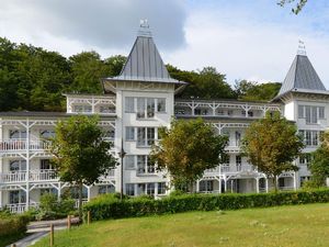 Seeschloss Binz in direkter Strandlage