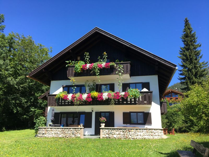 Haus Klausgraben 7 im Sommer