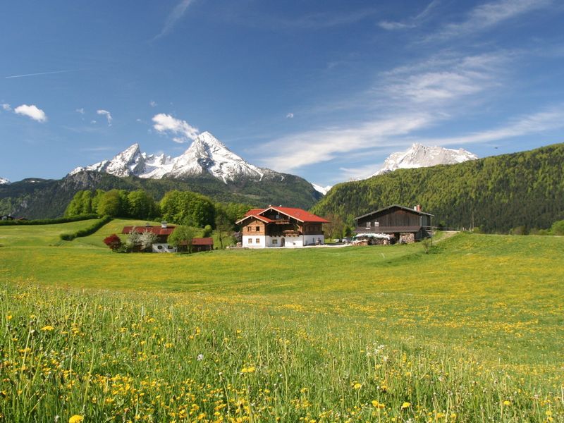 Hausansicht mit Watzmann