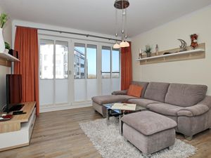 Wohnzimmer mit Sofaecke und Hocker