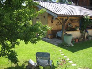 Ferienwohnung Kaiserblick - Überdachter Freisitz im Garten