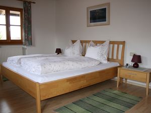 Doppelbett in der Ferienwohnung "Heuberg"