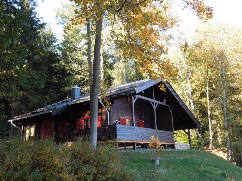 Blockhaus im Herbst