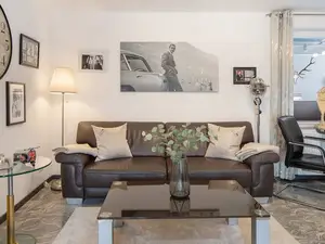 Photo, INSIDE, OUTSIDE