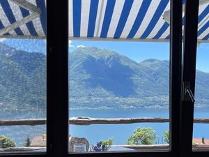 Blick auf den Lago Maggiore vom Schlafzimmer aus.