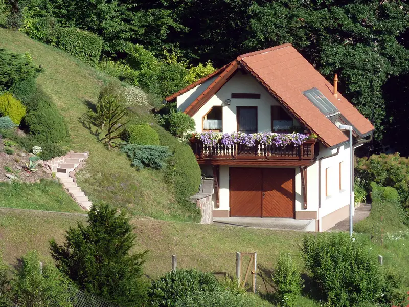 Außenansicht mit Westbalkon Außenansicht mit Westbalkon