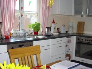 Esszimmer mit Einbauküche