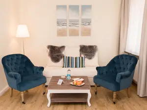 geräumige Sitzecke mit Ausziehsofa für zwei weitere Personen