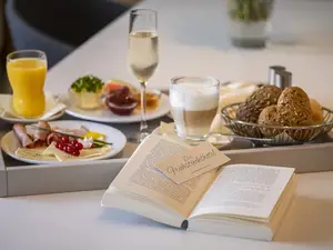 großer Esstisch für die ganze Familie